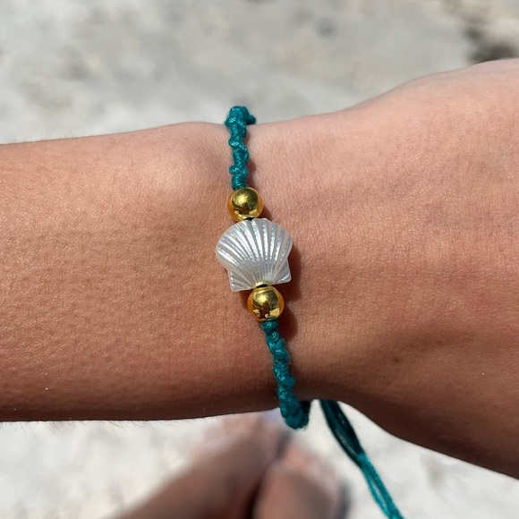 Handmade woven teal pearl shell gold bead bracelet - Picture 3 of 6